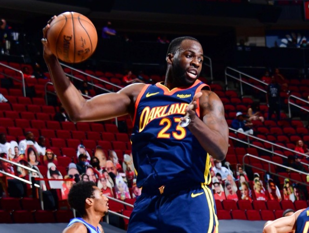  库里单节轰下21分勇士客场碾压鹈鹕展锋芒